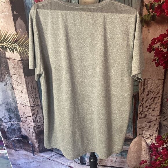 Puma grey short sleeve logo tee, size XL, good used condition - Picture 5 of 9